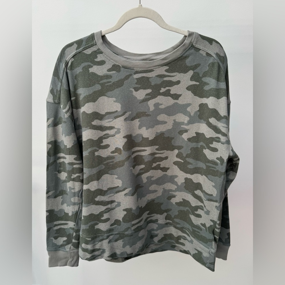 Universal Thread Goods Co. Green Camo Crewneck, Size L